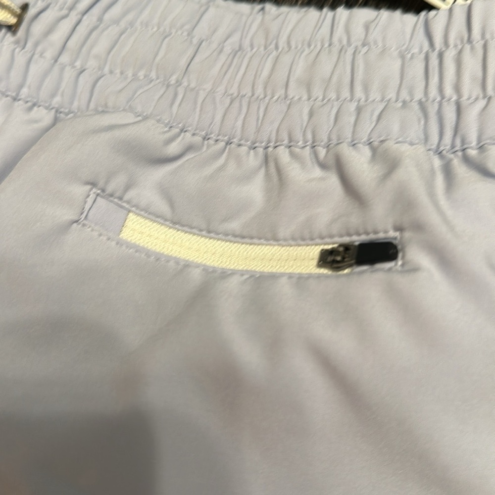 Vuori Women’s Clementine Short 2.0 4” Inseam in Periwinkle, Size Large - Picture 7 of 14